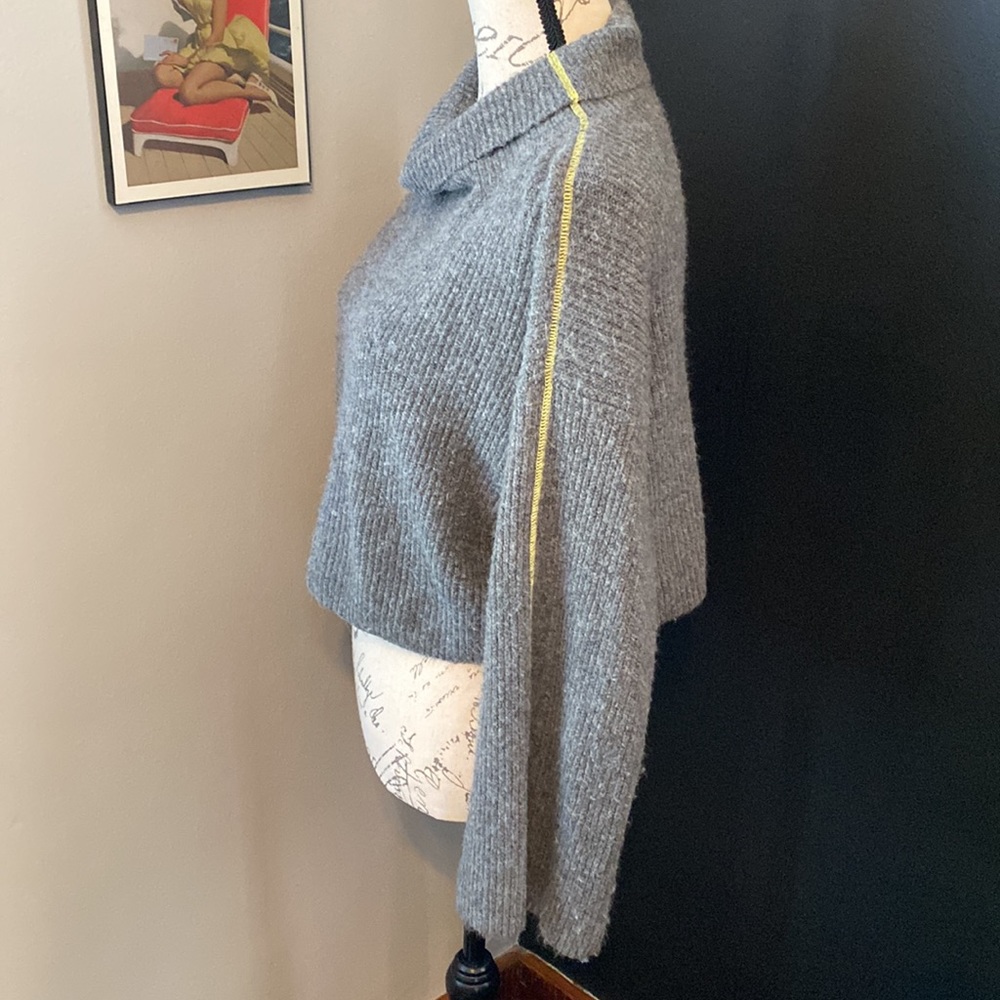 Topshop Gray Turtleneck Wide Long Sleeve Gray Ribbed Knit Crop Top Sweater - Picture 2 of 11